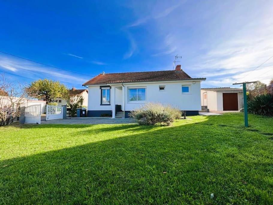 Jolie Maison, Jardin Et Parking Desertines  Exterior foto